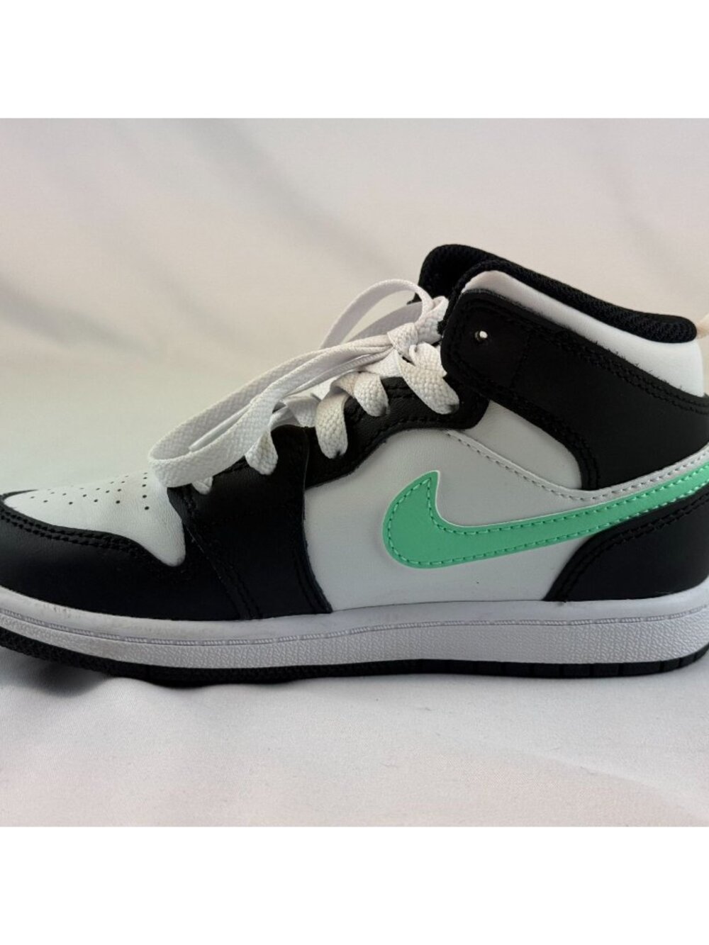 NEW Nike Air Jordan 1 Mid PS PRESCHOOL Sz 13 White Black Green DQ8424-103 - Picture 5 of 8